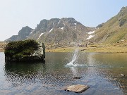 49...un tuffo nel lago con Triomen che stanno a guardare!